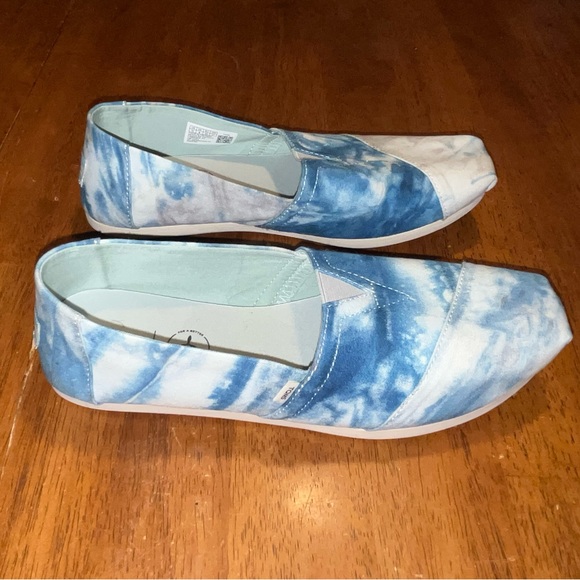 Toms Canvas Slip On - Picture 2 of 6
